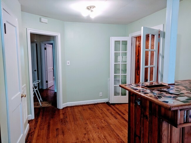 Building Photo - Spacious 3bdrm/2bth Home Located in a Well Established Neighborhood in Richmond's West End  Conve...