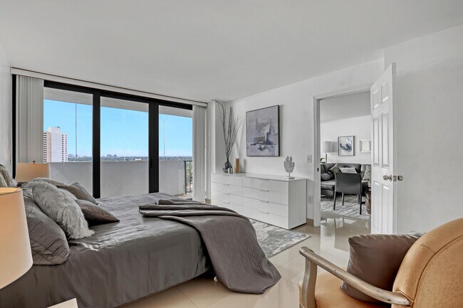 Building Photo - 5600 N Flagler Dr