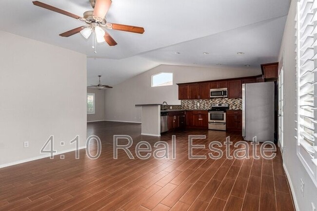 Building Photo - 2085 W Harbour Dr
