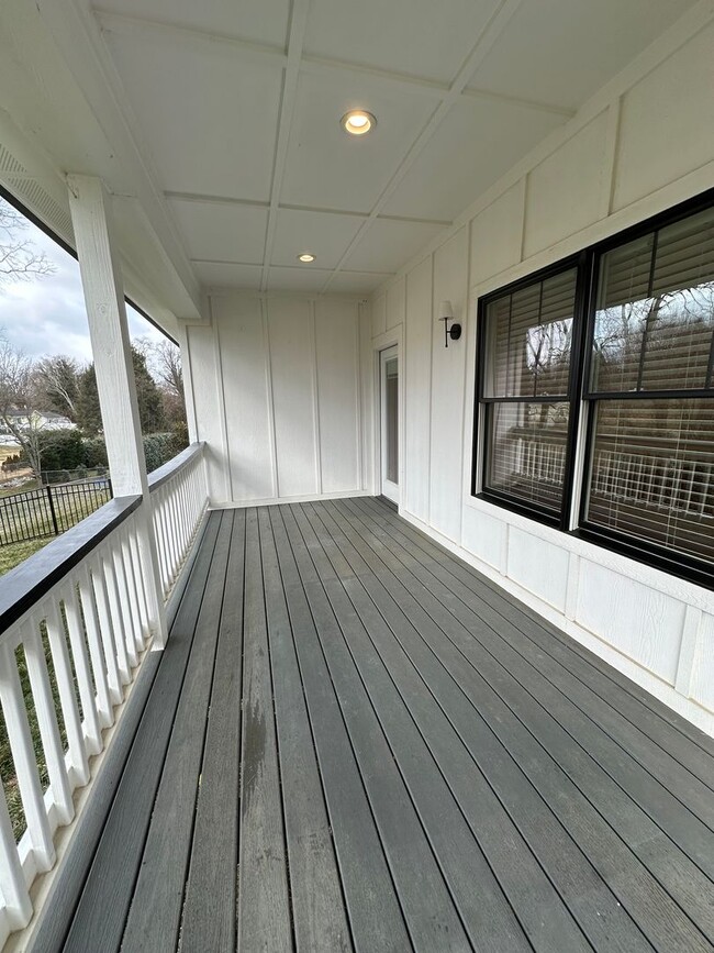 Building Photo - 3 Bedroom / 2 Bath  Johnson City TN