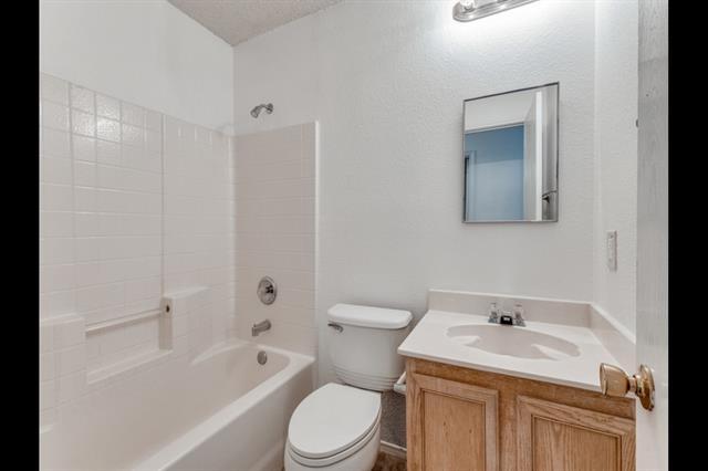 Building Photo - 509 Keble Dr