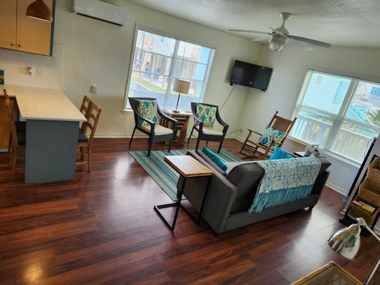 Building Photo - 4215 Hardin Dr