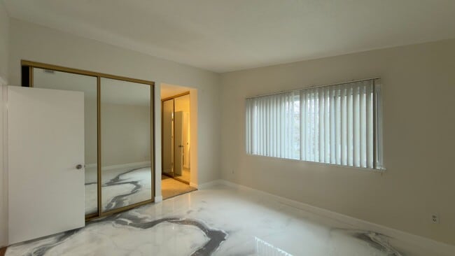 Building Photo - 4 Bedroom | 2.5 Bathroom | Single Family Home in Rosemont Available Now