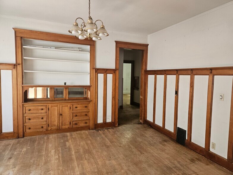 Building Photo - 2567 N Frederick Ave