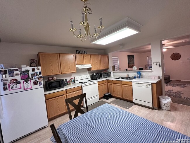 Building Photo - 106 Adelaide Oaks