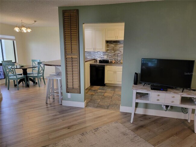 Building Photo - 1515 Pinellas Bayway S