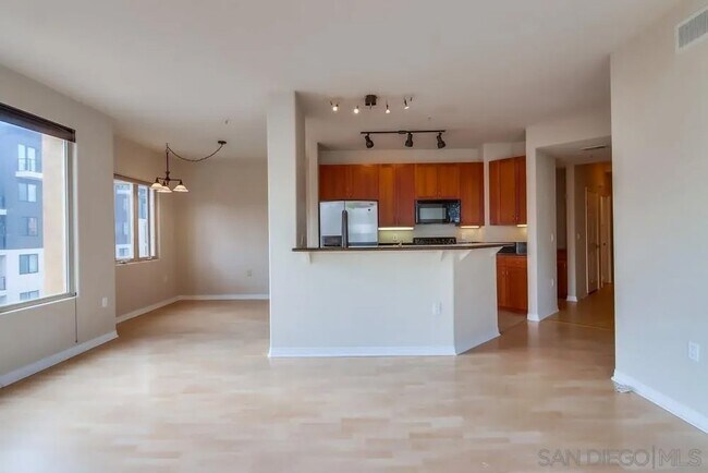 Building Photo - 330 J St