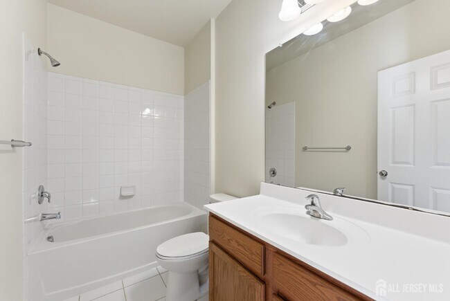 Building Photo - 6 Bond St