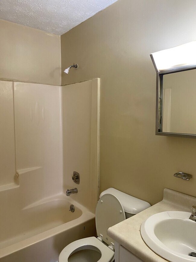 Building Photo - pre120