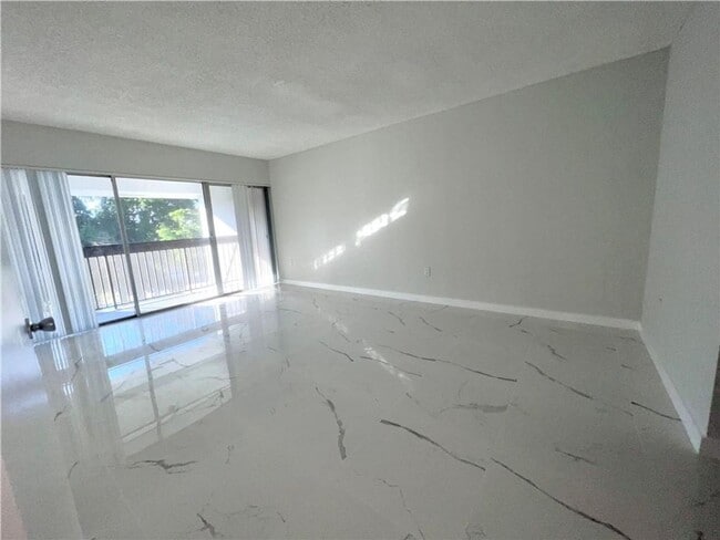 Building Photo - 701 N Pine Island Rd