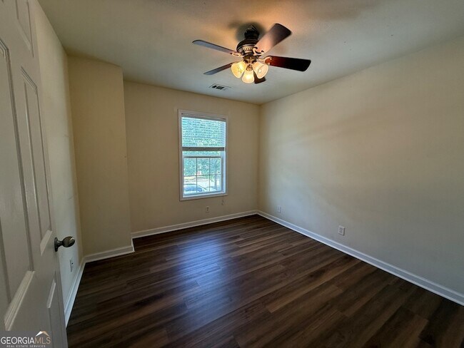Building Photo - 207 Granite Way