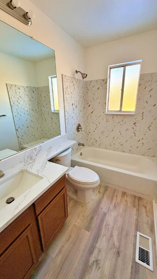 Building Photo - Fantastic 4 Bed 3 Bath 2 Car Garage Home in Aurora Highlands! NEW Carpet! NEW Paint! NEW Bathroom...