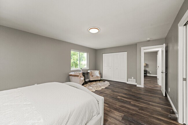 Building Photo - MUST SEE! | 4 BEDROOM 2.5 BATHROOM HOUSE |...
