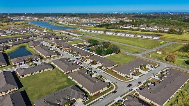 Building Photo - 1817 Party Pl