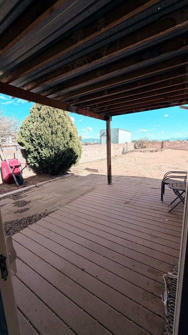 Building Photo - 556 Apache Loop SW