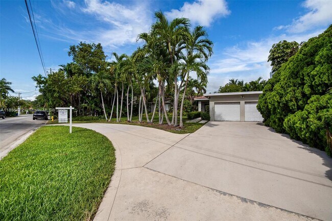 Building Photo - 9250 Bay Dr