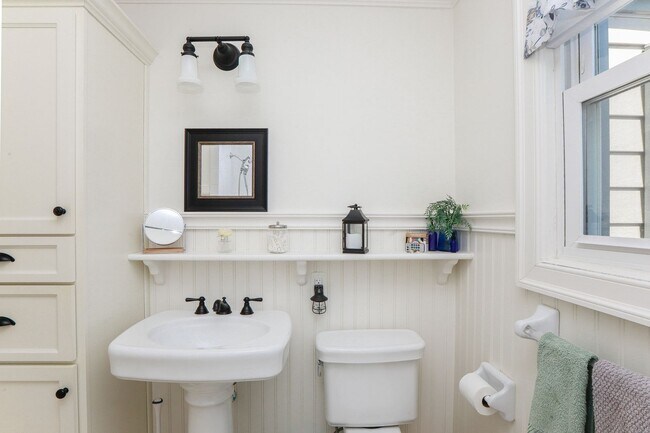 Building Photo - Beautiful Single Family Home in Willoughby Beach!!