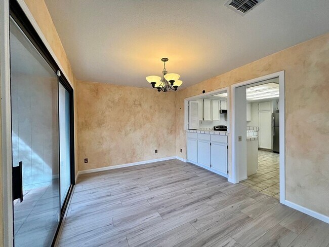 Building Photo - Three Bedroom Napa Condo on River Walk