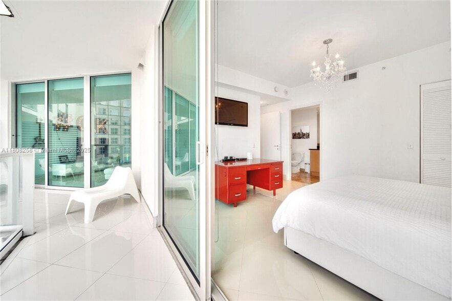 Building Photo - 300 S Biscayne Blvd