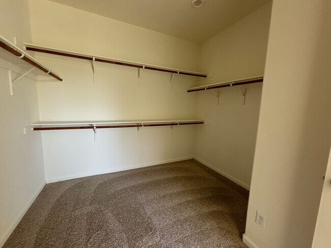 Building Photo - Spacious 4 Bedroom, 3 Bath Home with Bonus Room, 2 Car Garage in Westpark Village!