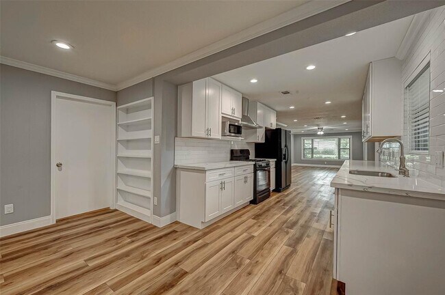 Building Photo - 4038 Cheena Dr