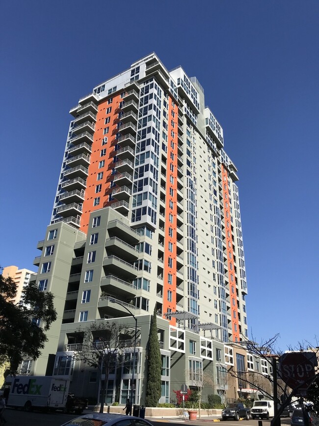 Building Photo - Little Italy LOCATION! Luxury 18th Floor W...