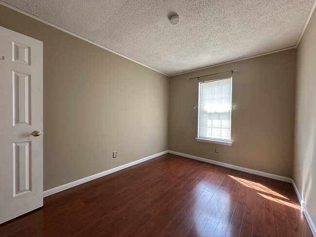 Building Photo - 3990 Roebling Ln