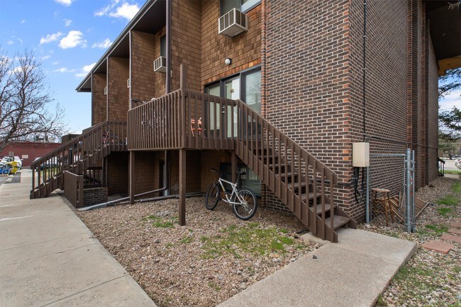 Building Photo - 2355 Grove St