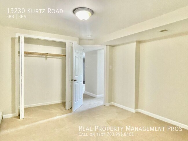 Building Photo - FIVE BEDROOM THREE FULL BATH!  UPDATES GAL...