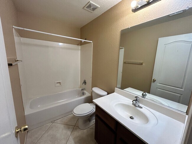 Building Photo - ? Large 4Bdm 3Ba Avondale Home *NO* Carpet ?