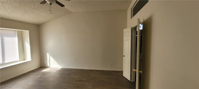 Building Photo - 6561 Avon Ct