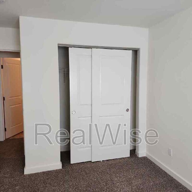 Building Photo - 1214 SW 27th St