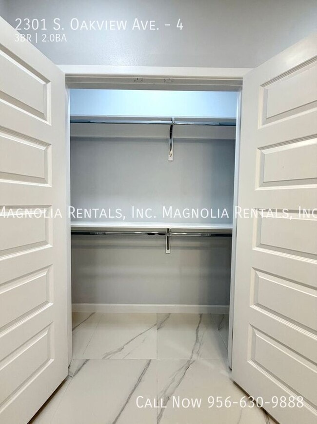 Building Photo - 2301 S Oakview Dr