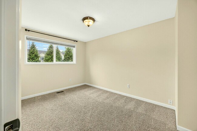 Building Photo - Unfurnished Light-Filled, Beautifully Updated 3-Bedroom Home in Jacksonville