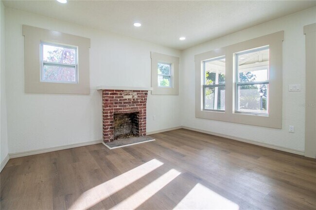 Building Photo - 14022 4th St