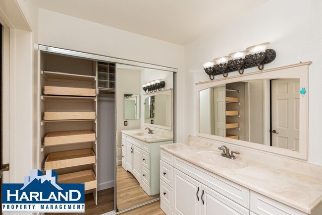 Building Photo - 3882 Creststone Pl