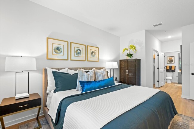 Building Photo - 1101 S Tamiami Trl