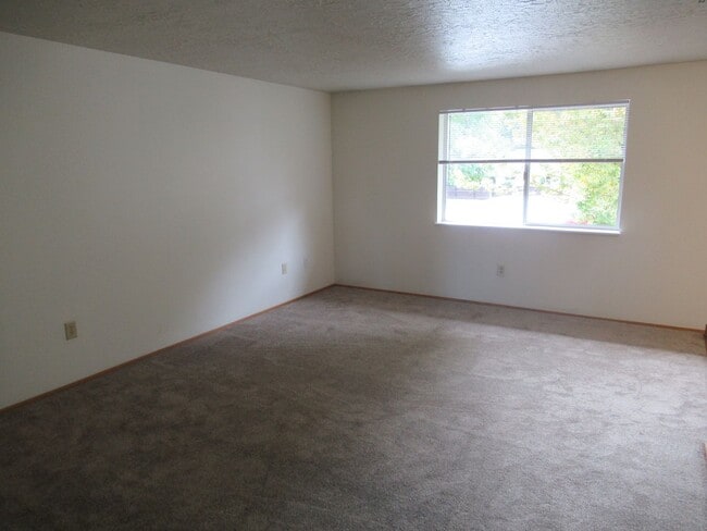 Building Photo - Quiet Two Bedroom Apartment in Keizer