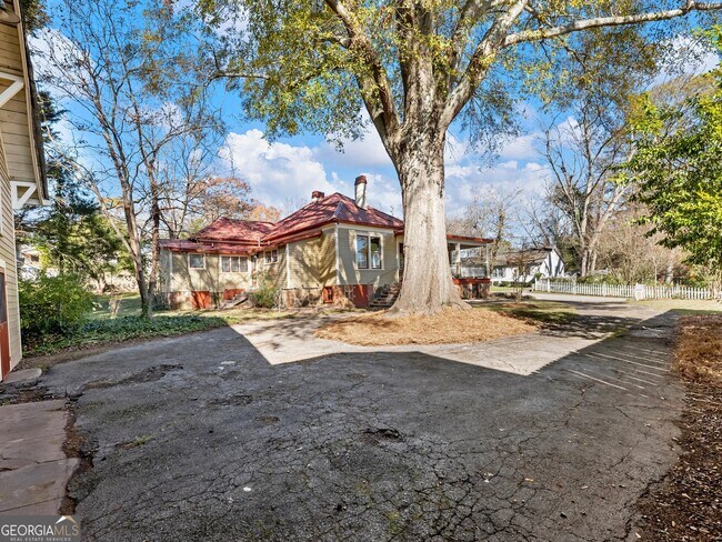 Building Photo - 249 Martin St