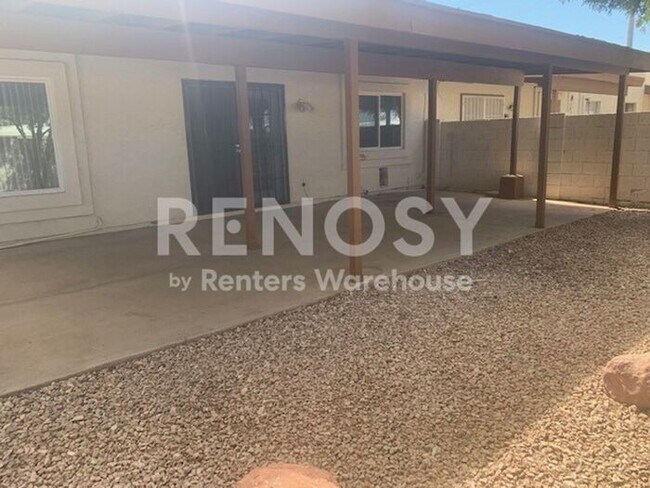 Building Photo - Ideal 2 BD/2 BA/2 CG Townhome with Community Pool Near Olive & 67th in Peoria!