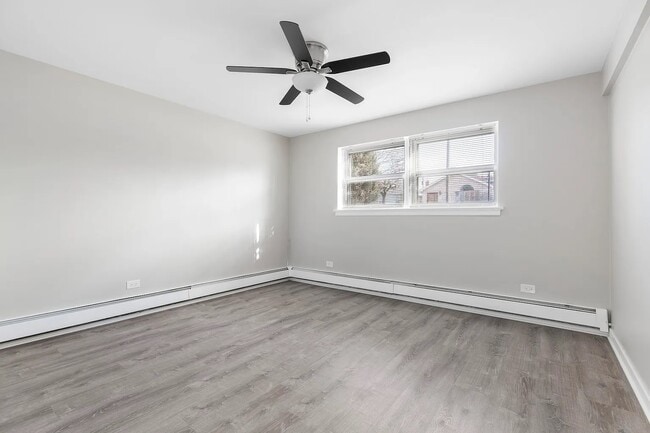 Building Photo - 5358 S Narragansett Ave