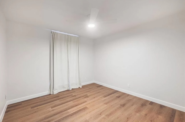 Building Photo - 2425 Ashdale Dr