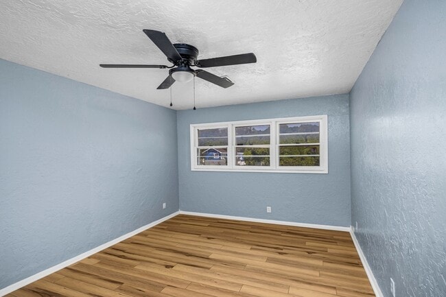 Building Photo - 2408 NW Ozmun Ave