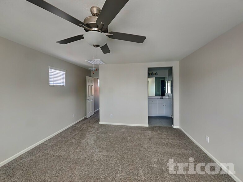 Building Photo - 8628 E Posada Ave