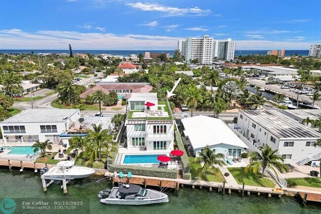 Building Photo - 1713 N Riverside Dr