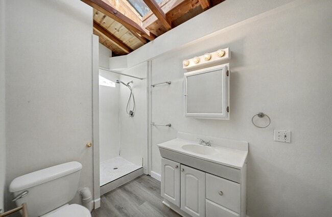 Building Photo - 5055 E Dartmouth Ave