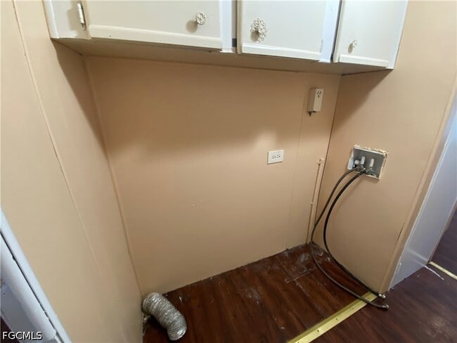 Building Photo - 2211 Cantor Ln