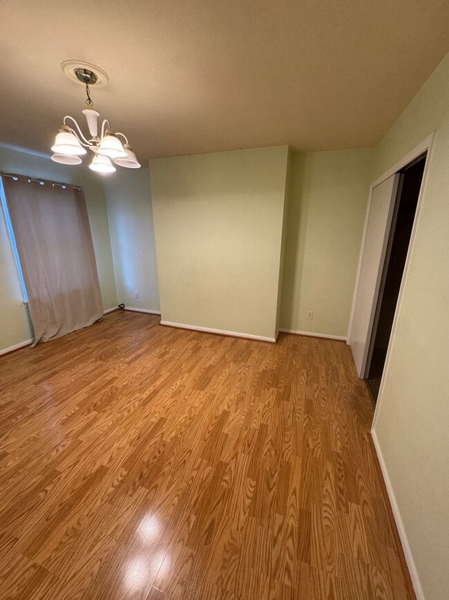 Building Photo - 5 Bedroom 2.5 Bath in Squirrel Hill