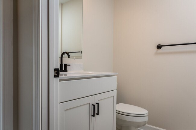 Building Photo - Spacious End Unit Luxury Townhome! Outstanding Location!