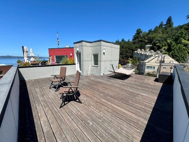 Building Photo - LUXURY ALKI 3 BED TOWNHOME FOR RENT W EXPANSIVE WATER VIEWS!